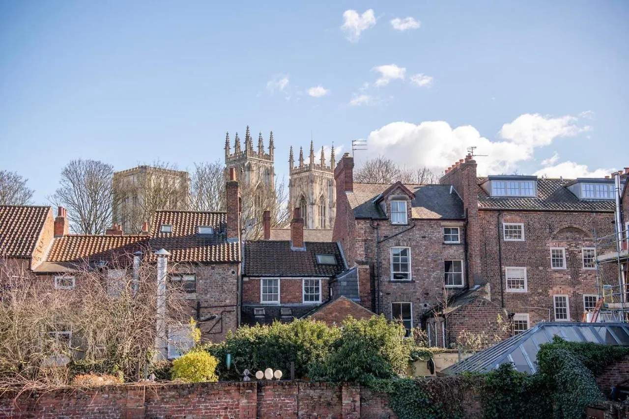 The Quadrant - The Larsen Suite York Apartment